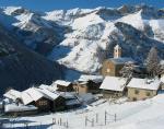 Quartier \'la Ville\' autour de l\'église. Le chalet est juste à gauche hors photo.
700*549 pixels (60542 octets)(i19)